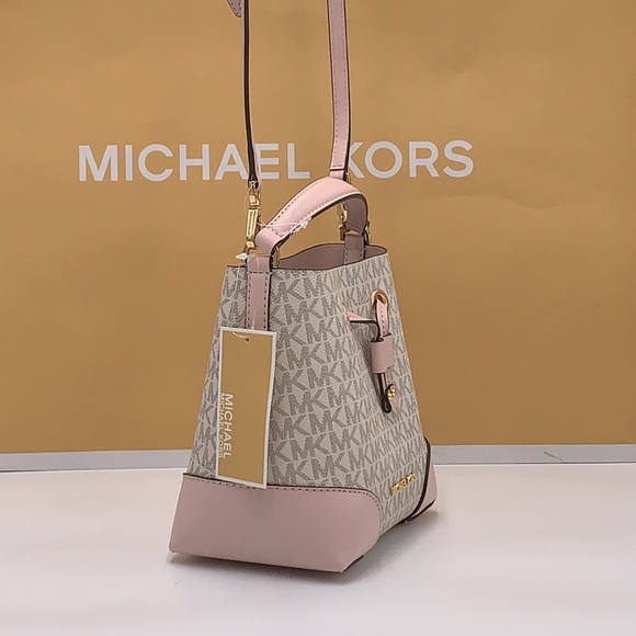 MICHAEL KORS
Mercer Small Logo Bucket crossbody Bag Powder Blush Multi Color - Picture 8 of 15